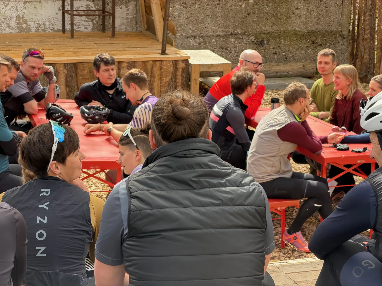 Gemeinschaftliche Pause bei einem social rides collective Treffen